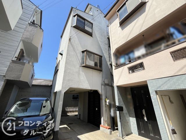 3LDK House in Hirakata with Balcony & Spacious Layout - Thumbnail 2