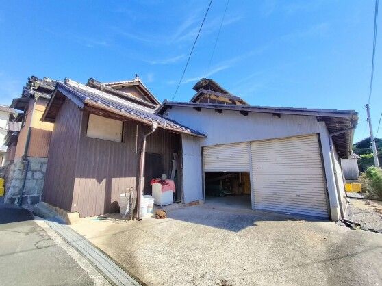 Island Home with Farmland in Mihara, Hiroshima - 7DK House - Thumbnail 3