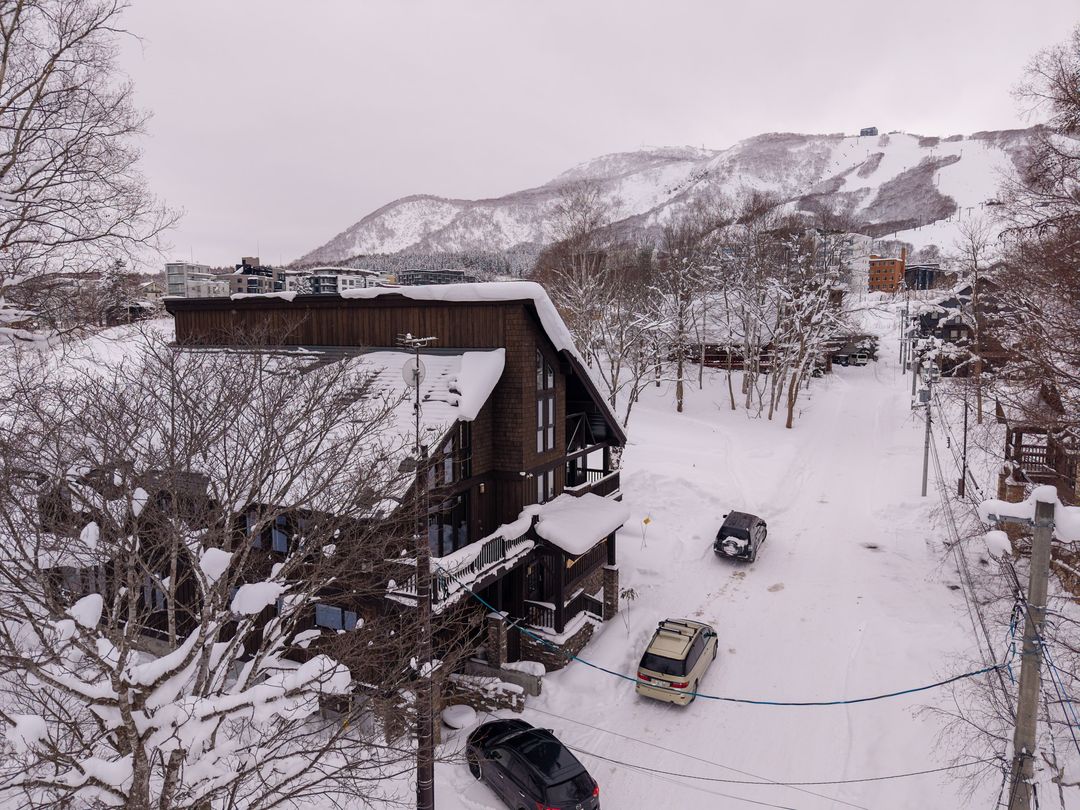 Ishi Couloir Triple-Key Ski Lodge for Sale in Niseko Hirafu - Image 1