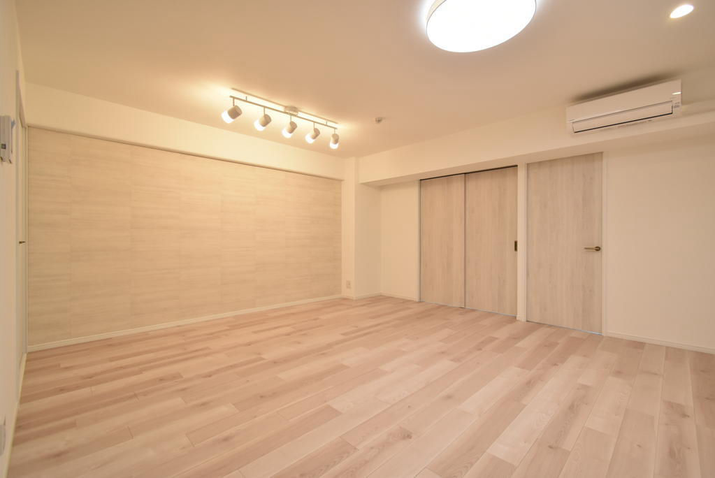Renovated 3LDK Apartment in Higashiosaka - 69.96m² - Thumbnail 4
