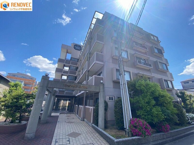 Renovated 3LDK Apartment for Sale in Sakai Kita-ku, Osaka - Image 1