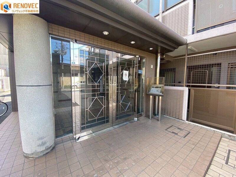 Renovated 3LDK Apartment for Sale in Sakai Kita-ku, Osaka - Thumbnail 3