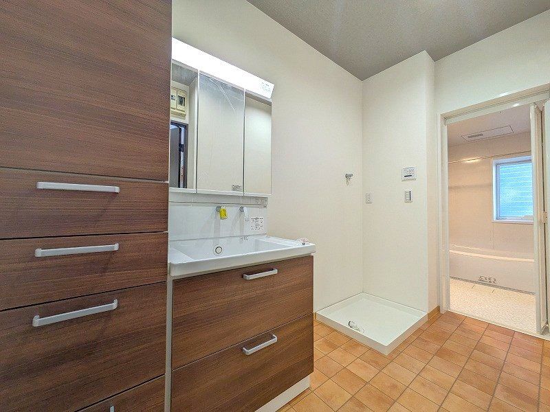 5LDK Family Home in Seto City with Garden and Parking - Thumbnail 3