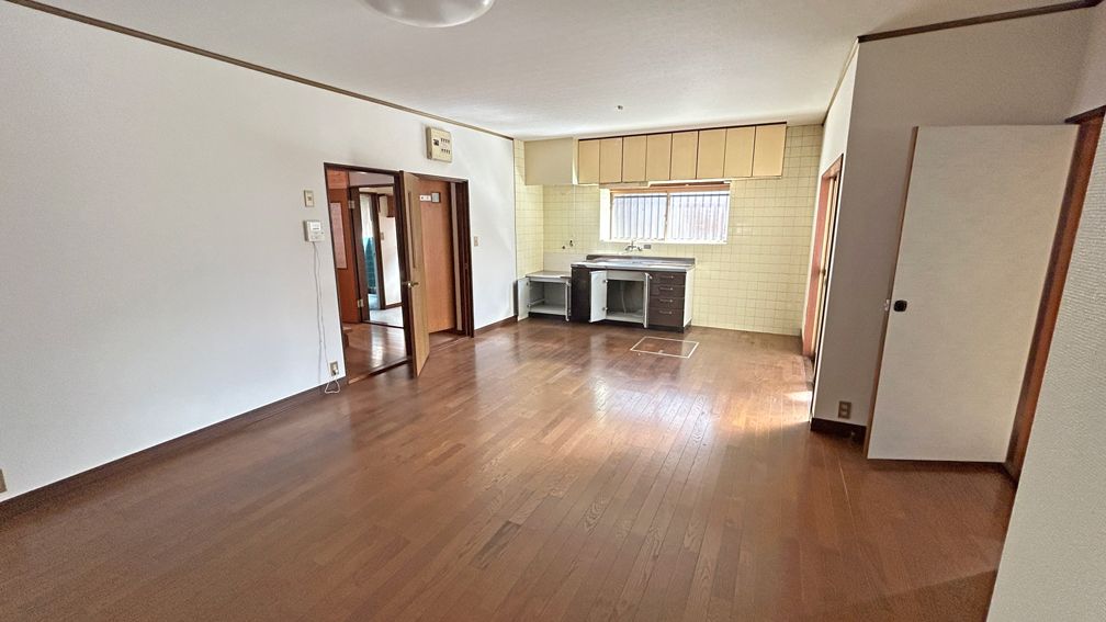 4LDK House for Sale in Matsuyama's Izumi Minami District - Thumbnail 4