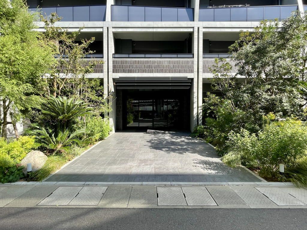 Le Jade Shin-Omura Station Front 4F 3LDK Apartment for Sale - Thumbnail 2