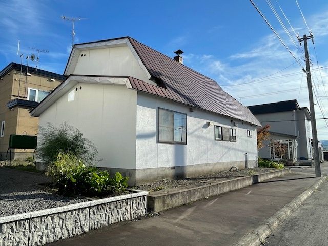 4LDK Corner Lot House for Sale in Asahikawa, Hokkaido - Thumbnail 3