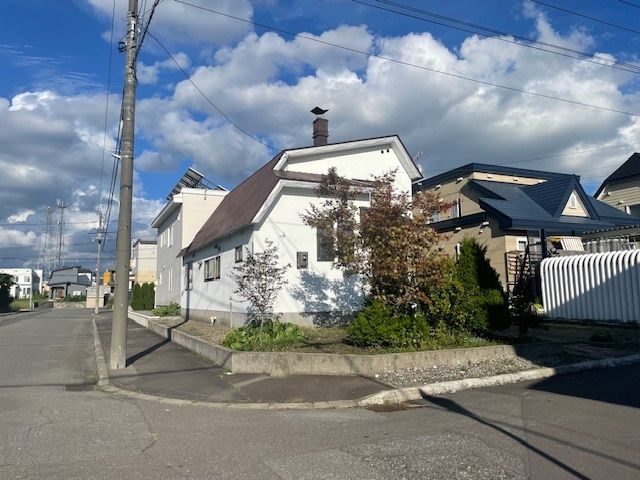 4LDK Corner Lot House for Sale in Asahikawa, Hokkaido - Thumbnail 2