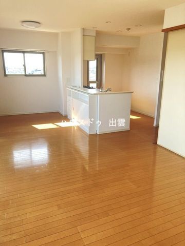 3LDK Corner Apartment with Triple Balcony for Sale in Izumo - Thumbnail 3