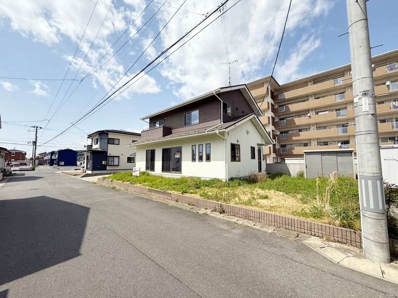 4LDK House in Ishinomaki with Renovated Kitchen & Garden - Image 1