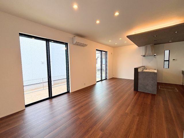 New 4LDK ZEH House in Suzuka with Parking for 4 Cars - Thumbnail 3