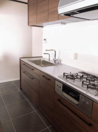 Renovated 3LDK Apartment Near Omiya Station - Prime Location — Image 1, Nakagyo, Kyoto