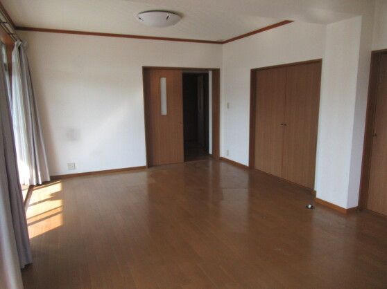 4LDK Concrete House for Rent in Wakayama City - Fixed-Term Lease - Thumbnail 4