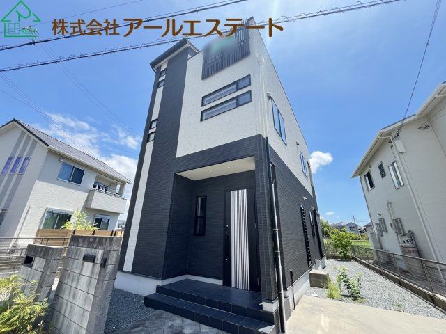 Spacious 4SLDK House with Rooftop Balcony in Takasagi - Thumbnail 2