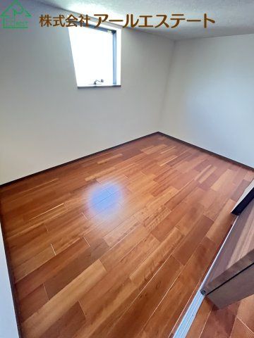 Spacious 4SLDK House with Rooftop Balcony in Takasagi - Thumbnail 3