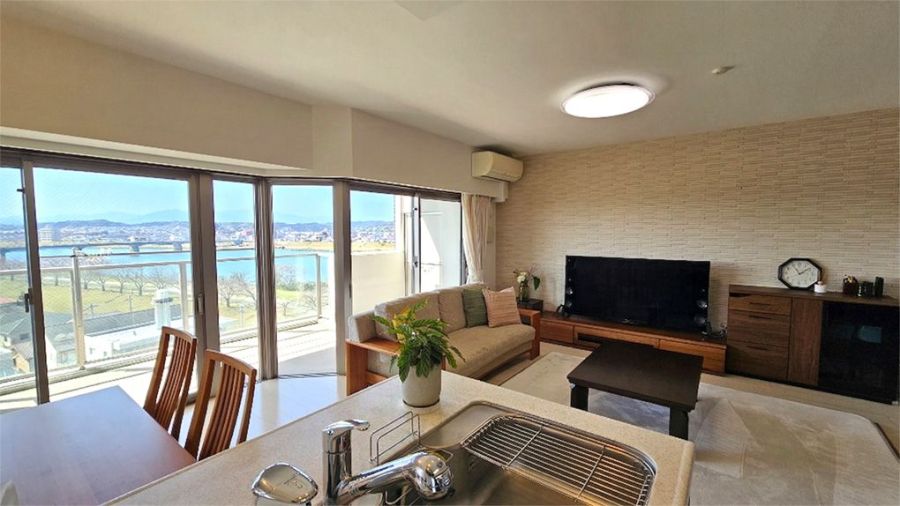 Lexia Miyazaki Aqua Terrace 8F 3LDK with Panoramic River Views - Thumbnail 4