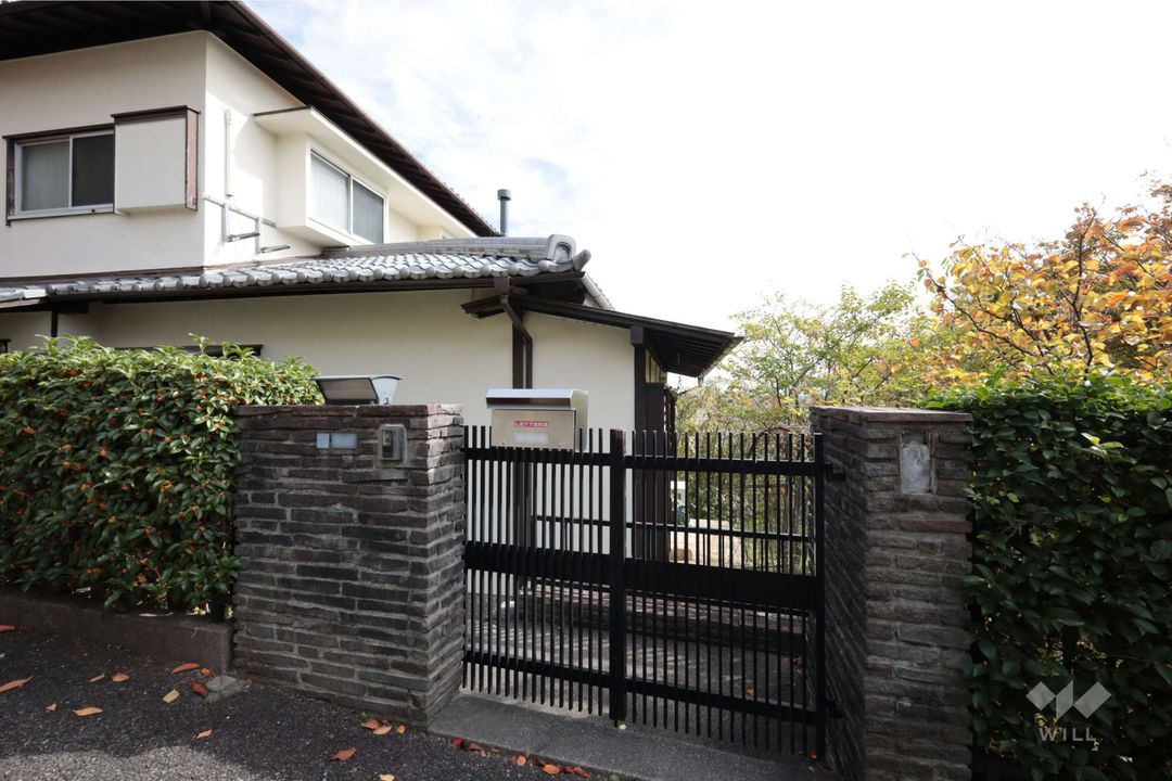 5LDK House on Large Lot in Takarazuka, Hyogo - Thumbnail 2