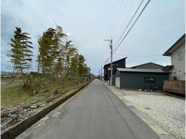 Land for Sale in Fukui City with Development Potential - Thumbnail 4