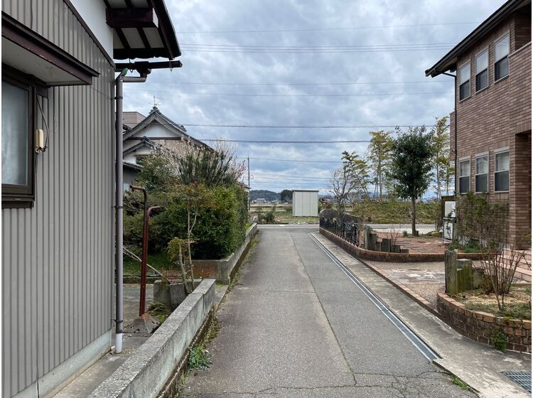 Land for Sale in Fukui City with Development Potential - Thumbnail 2