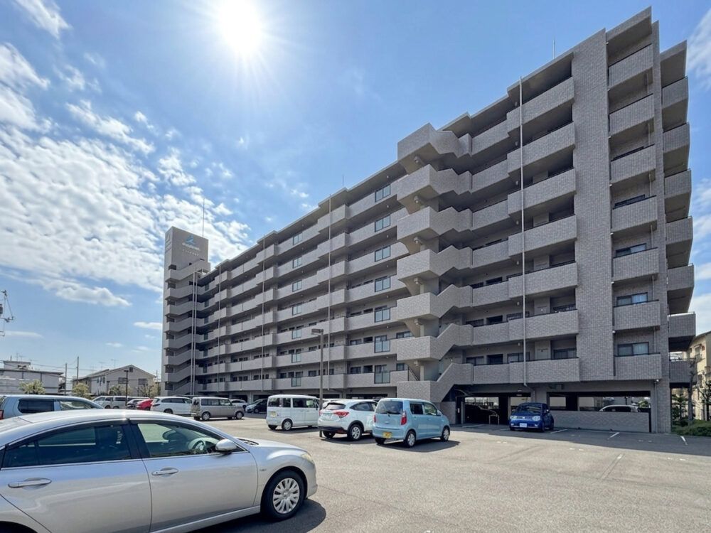 3LDK Apartment for Sale in Fukuyama City, Hiroshima Prefecture - Thumbnail 2