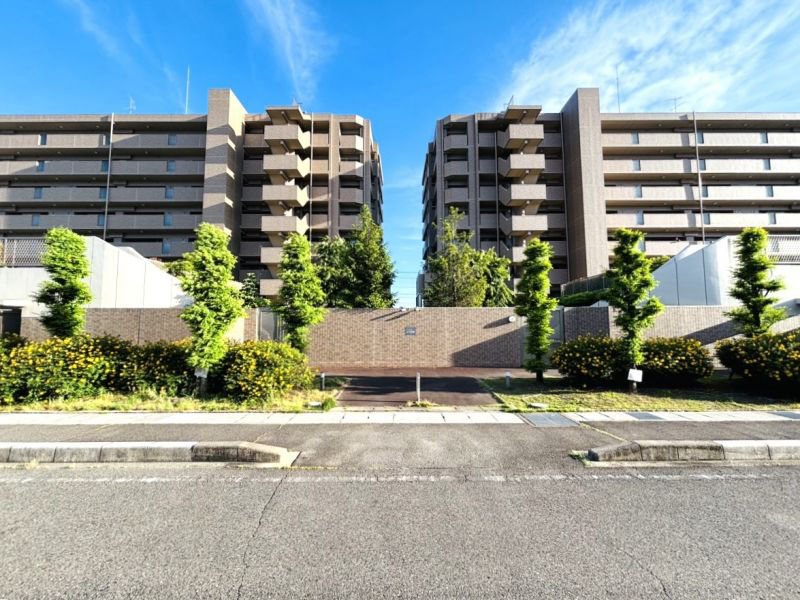 3LDK Apartment in Inazawa with South-Facing Balcony - Thumbnail 4