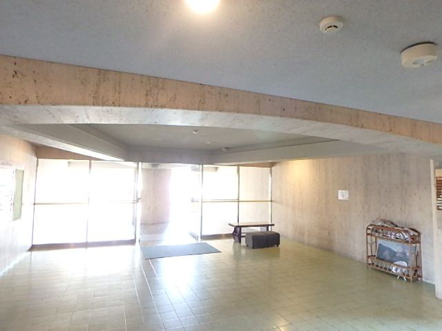 4DK Apartment in Marugame City with Recent Renovation - Thumbnail 2