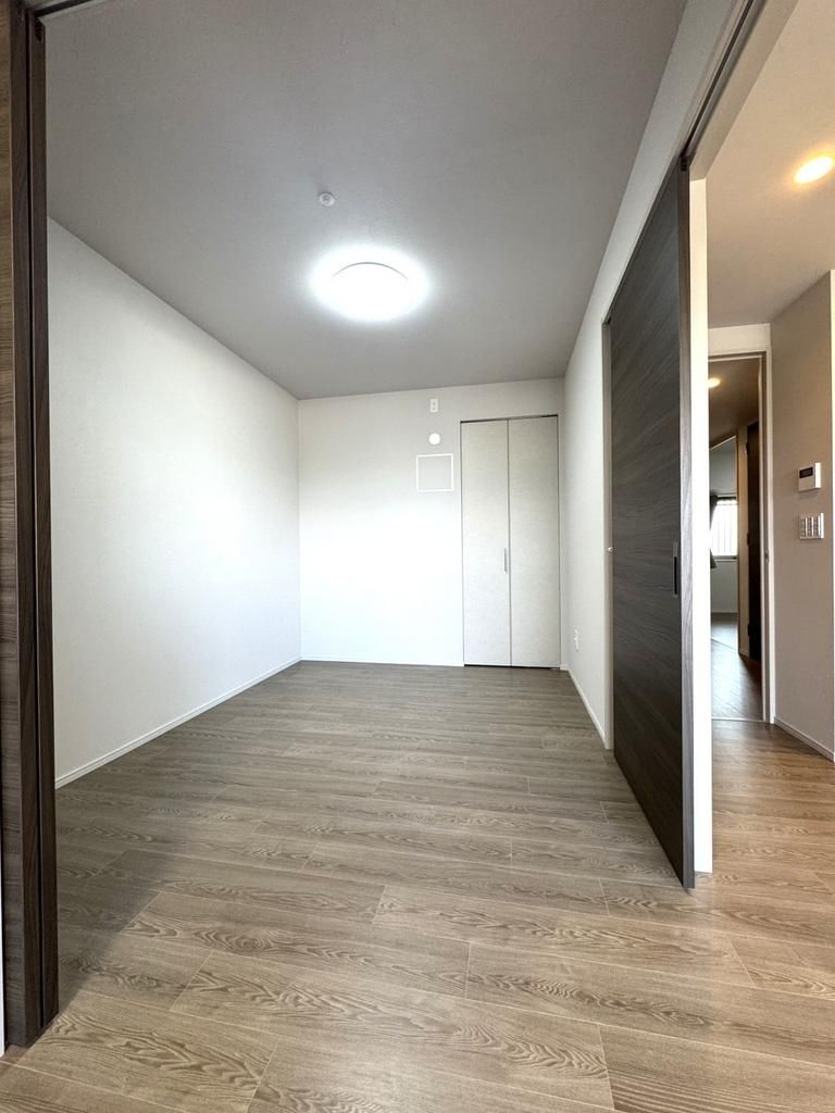 Polestar Fukiage 303: Modern 3LDK Apartment in Wakayama City - Thumbnail 4