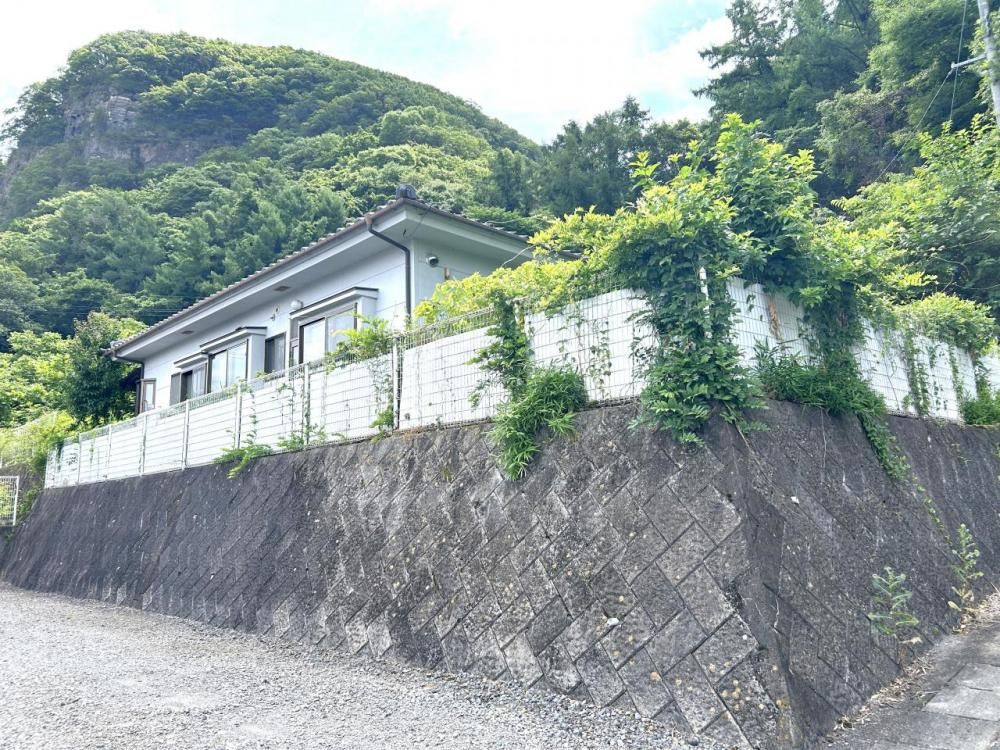 Traditional 3DK House in Tōmi City with Mountain Views - Main Image