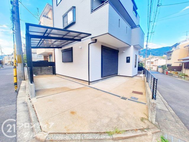 Renovated 5LDK House for Sale in Yamashina, Kyoto - Image 1