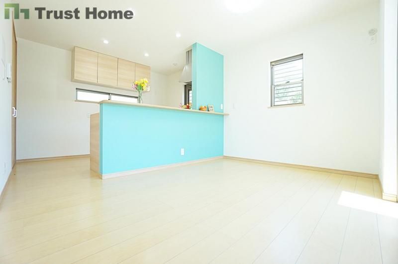 4LDK House in Nishinomiya with Parking for 4 Vehicles - Thumbnail 2