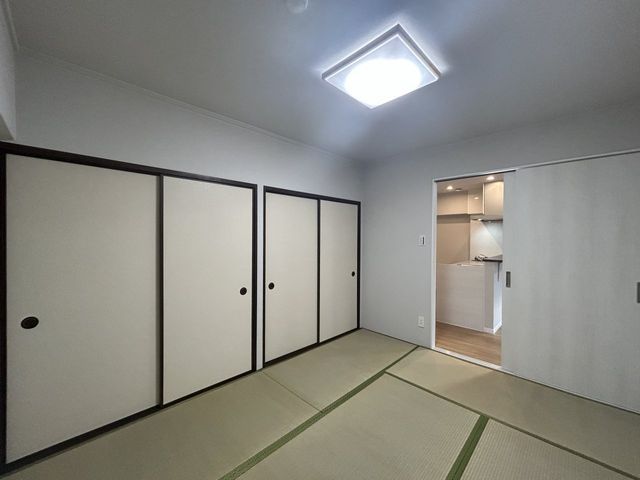 Renovated 4LDK Apartment for Sale in Shimonoseki, Yamaguchi - Thumbnail 4