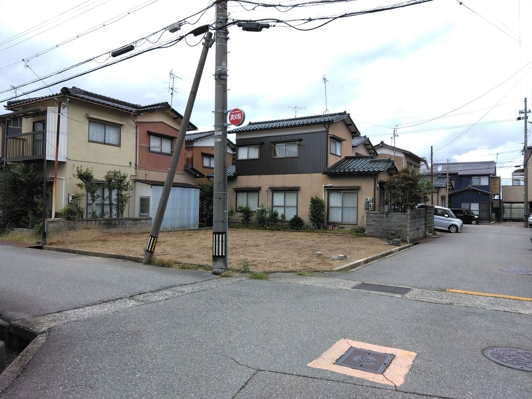New ZEH House with Solar Panels in Nonoichi, Ishikawa - Thumbnail 4