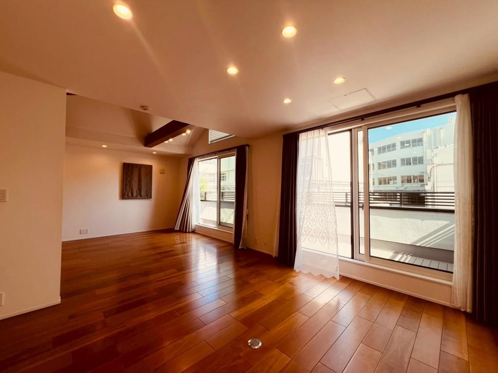 4LDK House for Sale in Nerima, Tokyo - 139.11 sqm - Thumbnail 3