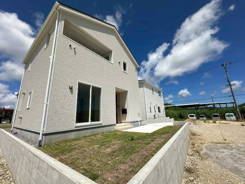 4LDK House for Sale in Cradle Garden, Nanjo City, Okinawa - Image 1