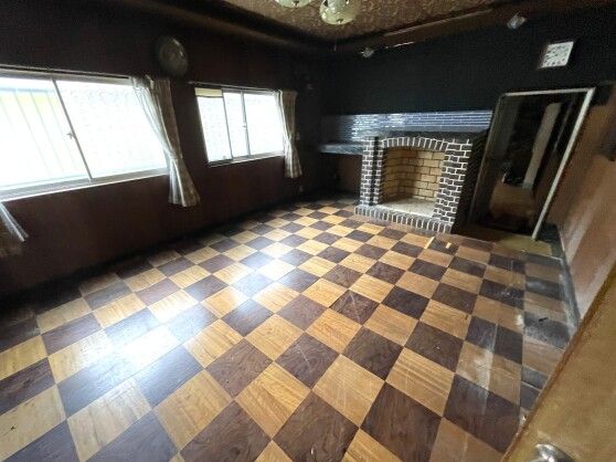 Rent Former Clinic in Katsuraqi Town, Wakayama - 599 sqm Spacious 11DK - Thumbnail 2