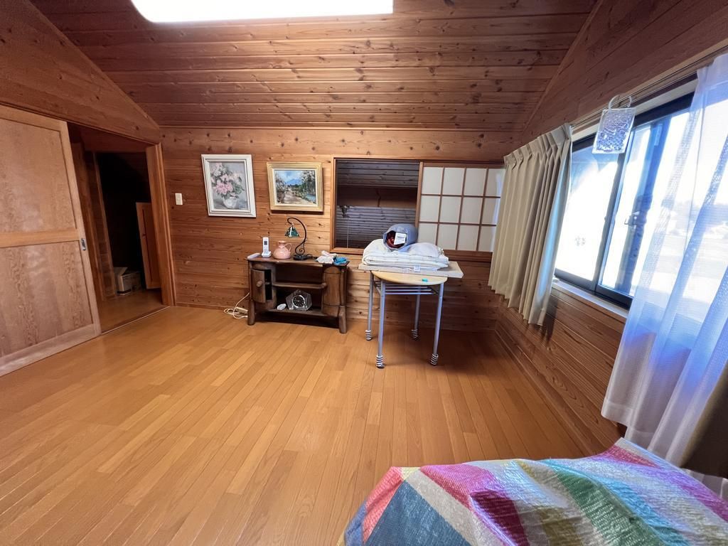 4LDK House for Sale with Mountain Views in Hokuto City - Thumbnail 3