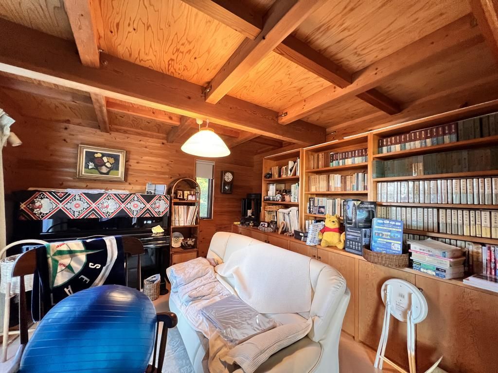 4LDK House for Sale with Mountain Views in Hokuto City - Thumbnail 2