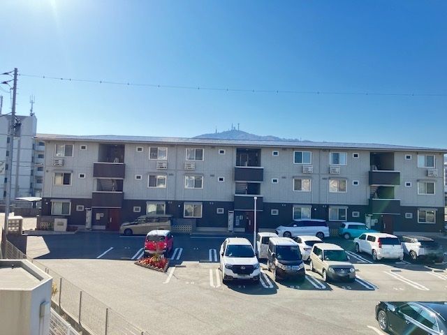 4LDK Apartment for Sale in Tokushima City, Pet-Friendly - Thumbnail 2