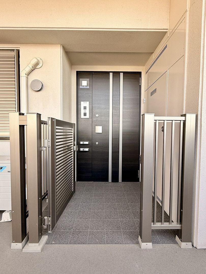 2LDK Apartment with Balcony & Castle View in Gifu City - Image 1