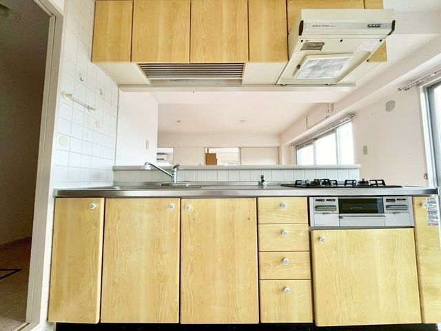 4LDK Top-Floor Apartment for Sale in Yokosuka, Kanagawa - Thumbnail 2