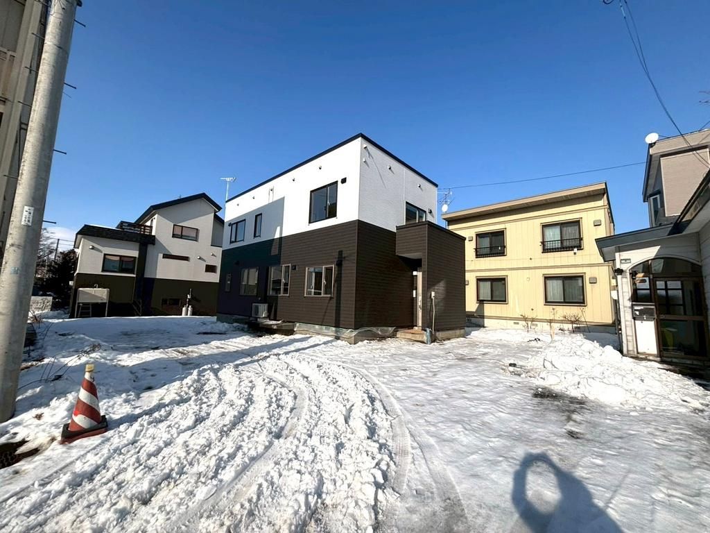 Renovated 4LDK House in Ebetsu Hokkaido with Tax Incentives - Thumbnail 2