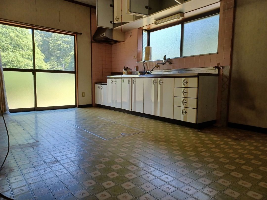 Spacious 6LDK House in Kisuki with Scenic Views - Thumbnail 3
