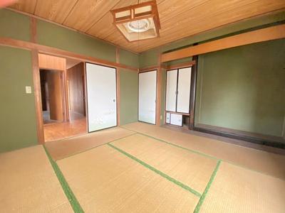 Conveniently located near a supermarket. Used detached house in Kusunoki 2-chome | Shunan City, 3.3km from Tokuyama Station on the JR Sanyo Main Line (Property number: 0141215-0000995) — Image 3, Shunan, Yamaguchi