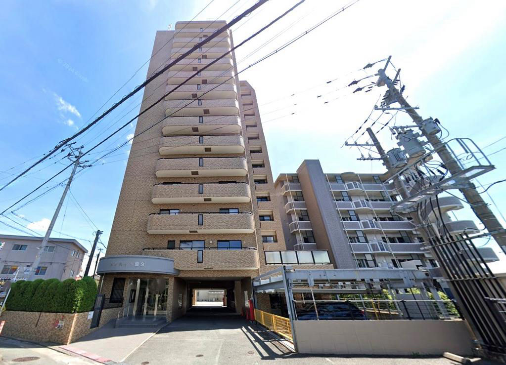 Spacious 3LDK Apartment in Kurume with South-Facing Balcony - Thumbnail 3