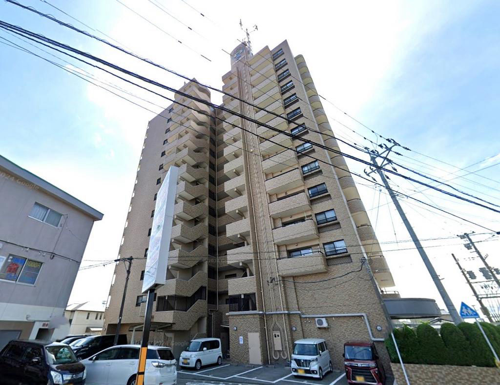 Spacious 3LDK Apartment in Kurume with South-Facing Balcony - Thumbnail 2