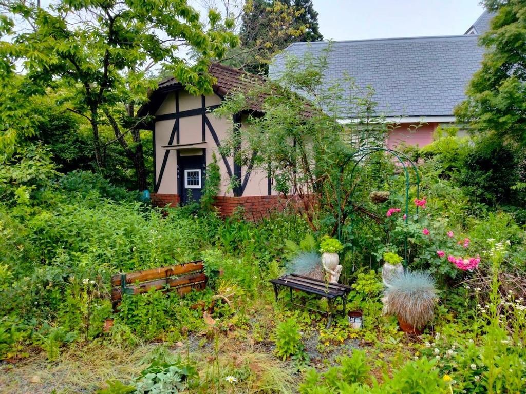 British-Style House with Garden in Shōwa, Hiroshima - Thumbnail 3