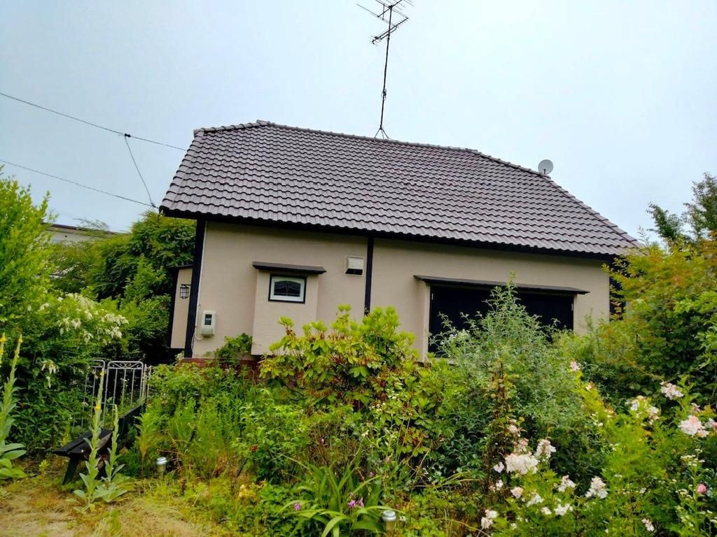 British-Style House with Garden in Shōwa, Hiroshima - Thumbnail 2