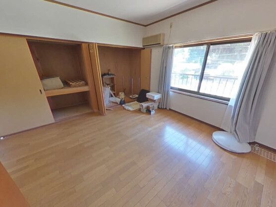 Spacious 8DK Farmhouse with Land in Yazu-cho, Tottori - Thumbnail 3