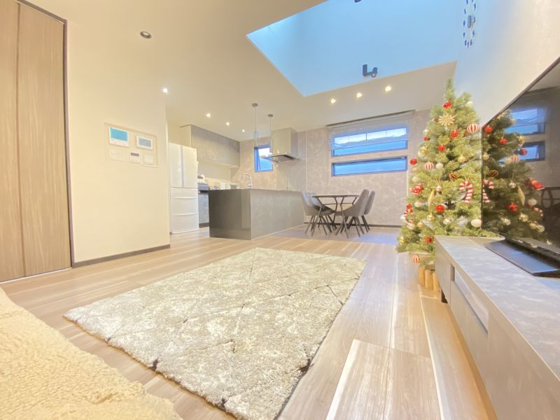 Modern 4LDK House in Nagoya Nishi Ward with Double-Height Ceiling - Thumbnail 4
