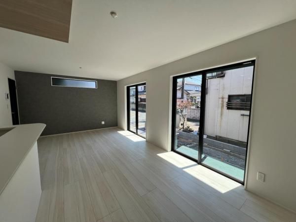 Newly Built 4LDK House for Sale in Koshigaya, Saitama - Thumbnail 2