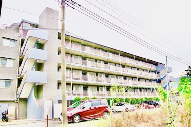 Sunny Court Hachioji Phase 4 5F 3LDK Apartment for Sale - Image 1